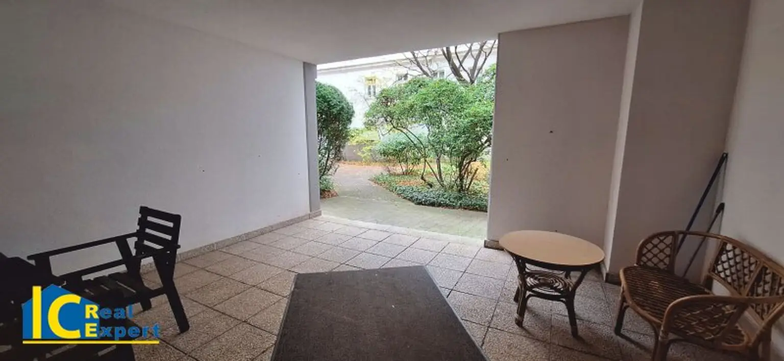 Wettergeschützter allgemeiner Sitzbereich