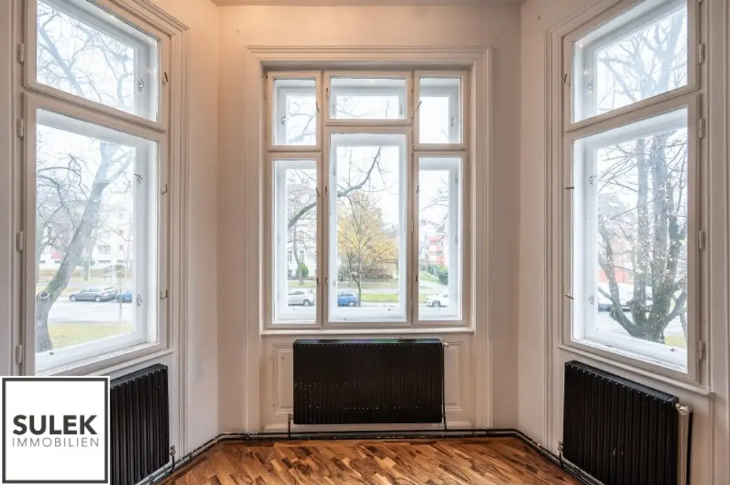 Adaptierungsbedürftige Erkerwohnung direkt beim Schloss Schönbrunn - 3 Zimmer