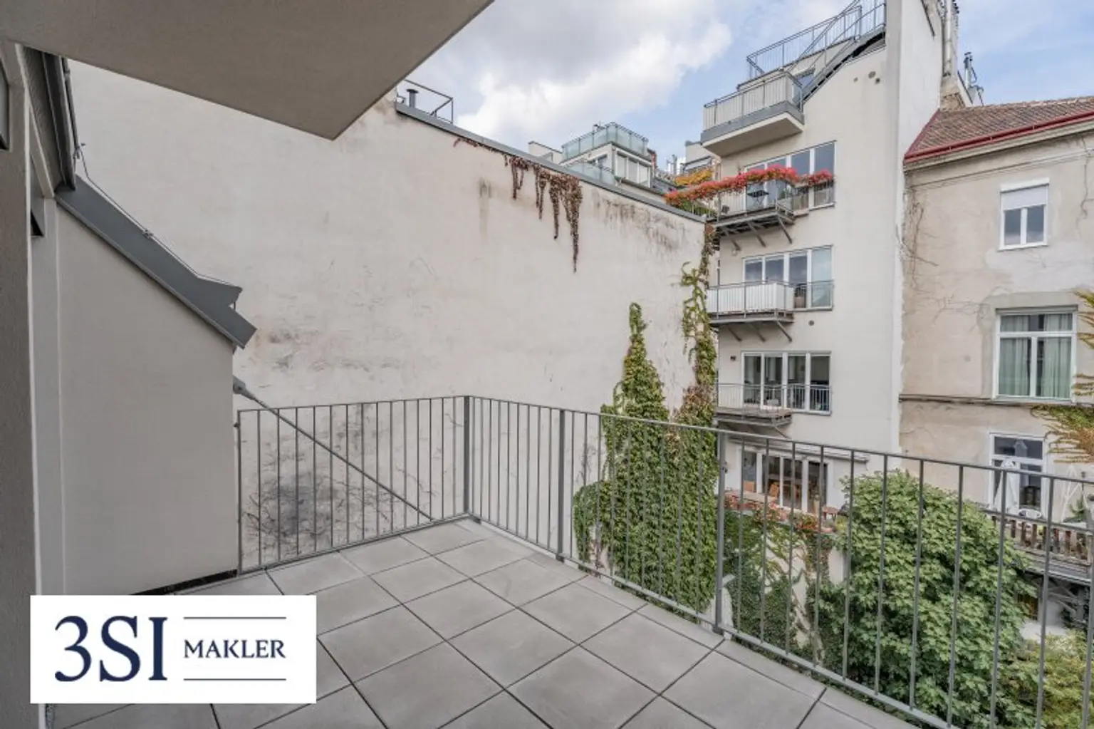 Urbaner Wohnkomfort mit Charme und Grünblick – stilvolle 3-Zimmer-Wohnung mit Balkon in ruhiger Innenhoflage