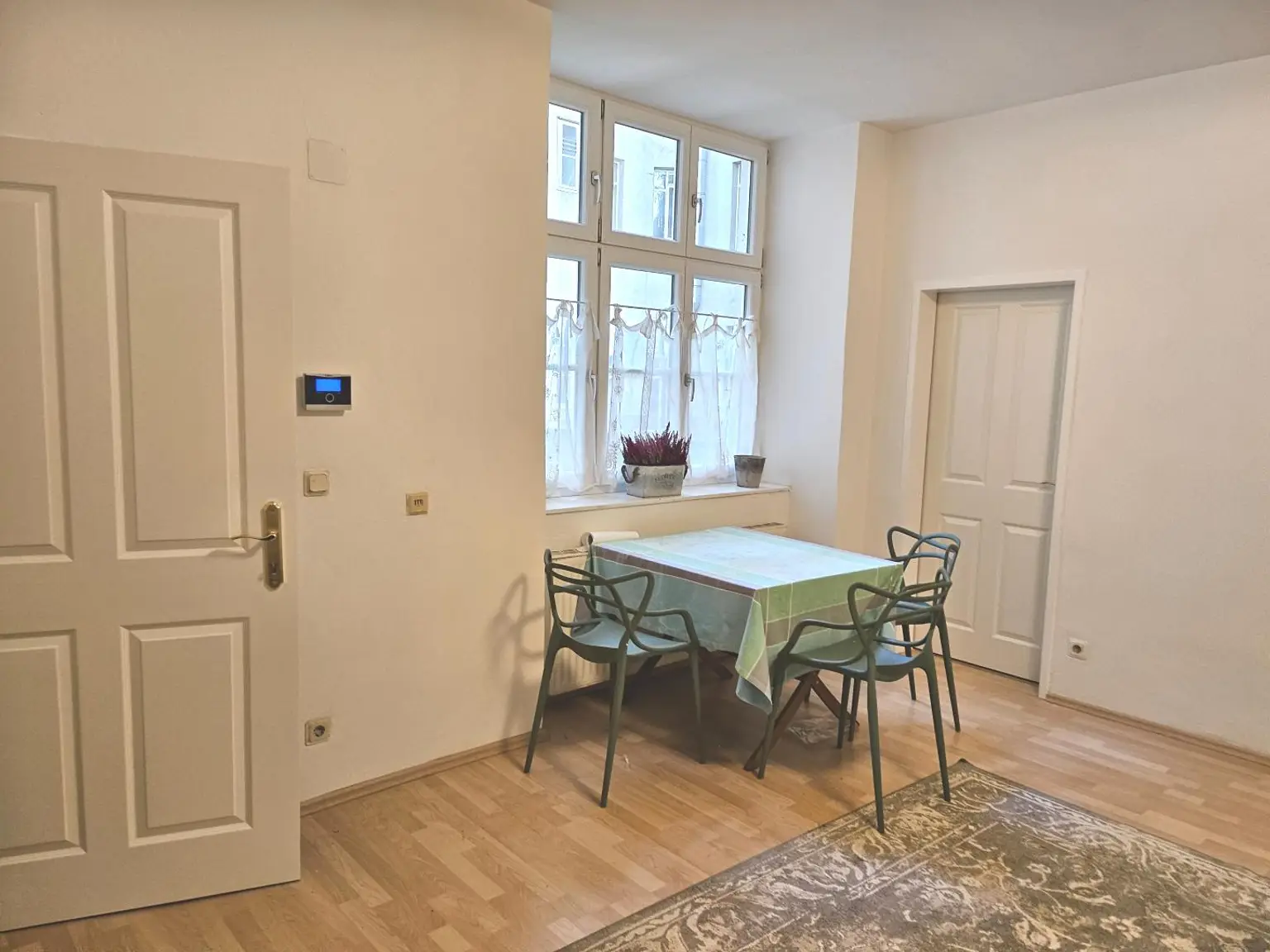 RUHIGE Eigentumswohnung im Jugendstilhaus!