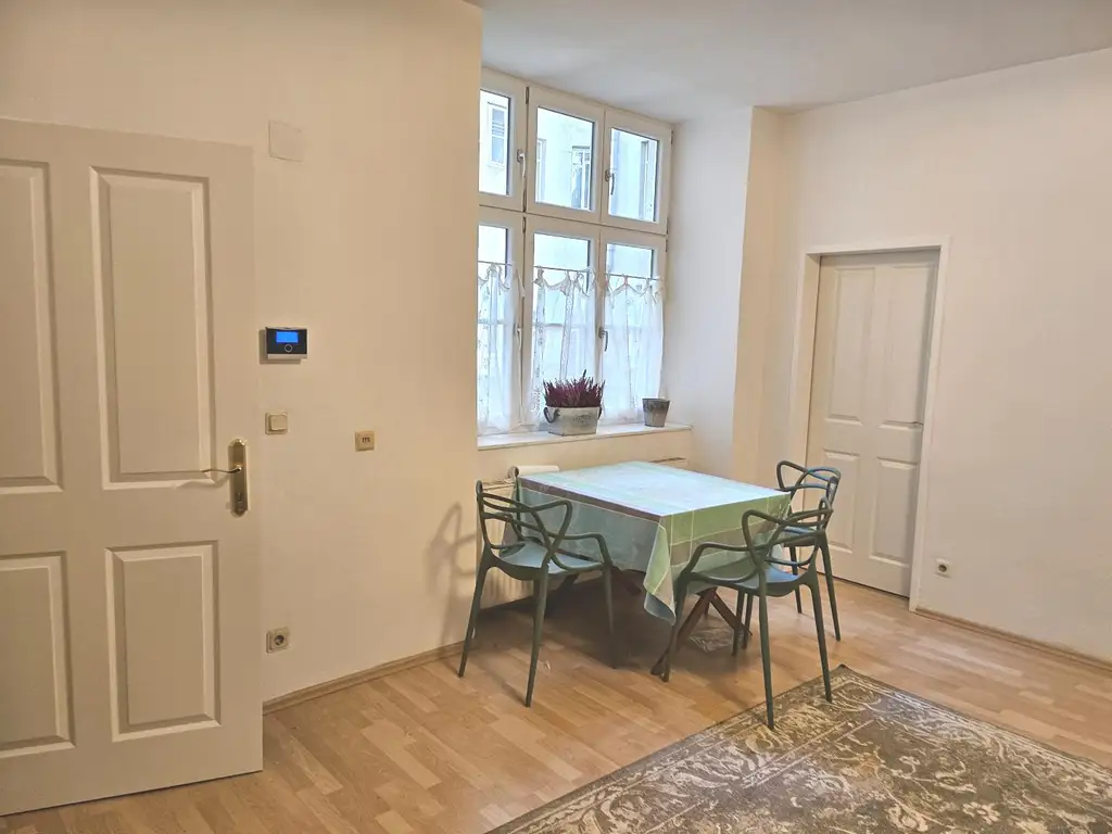 RUHIGE Eigentumswohnung im Jugendstilhaus!