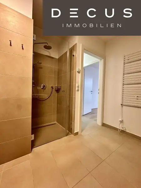 SONNENUNTERGANG UND URLAUBSGEFÜHL MITTEN IN DER STADT