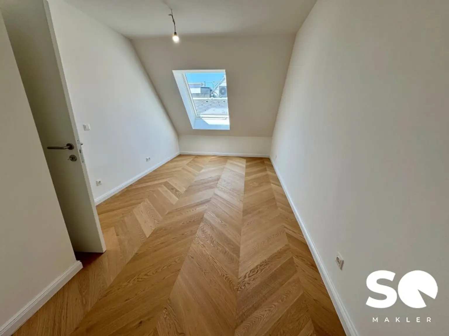 #SQ - ERSTBEZUG: LICHTDURCHFLUTETE 3-ZIMMER-DACHGESCHOSSWOHNUNG NÄHE SCHÖNBRUNN