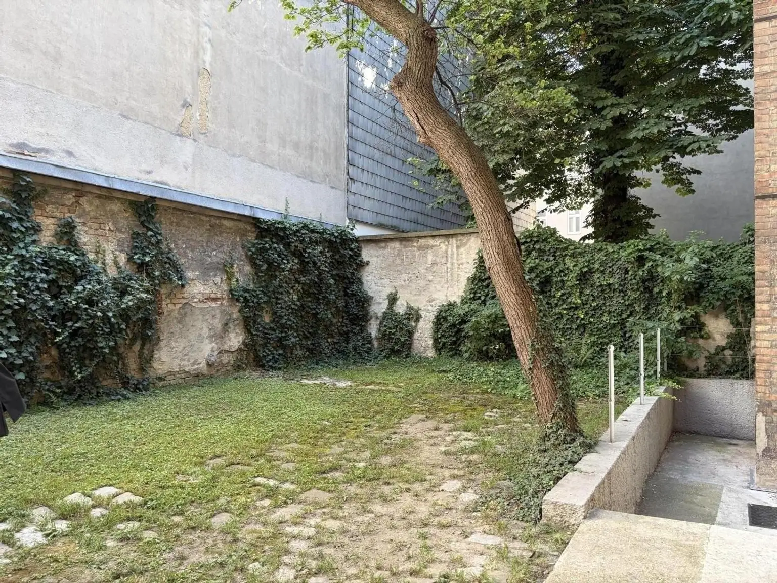 8 INNENHOF
