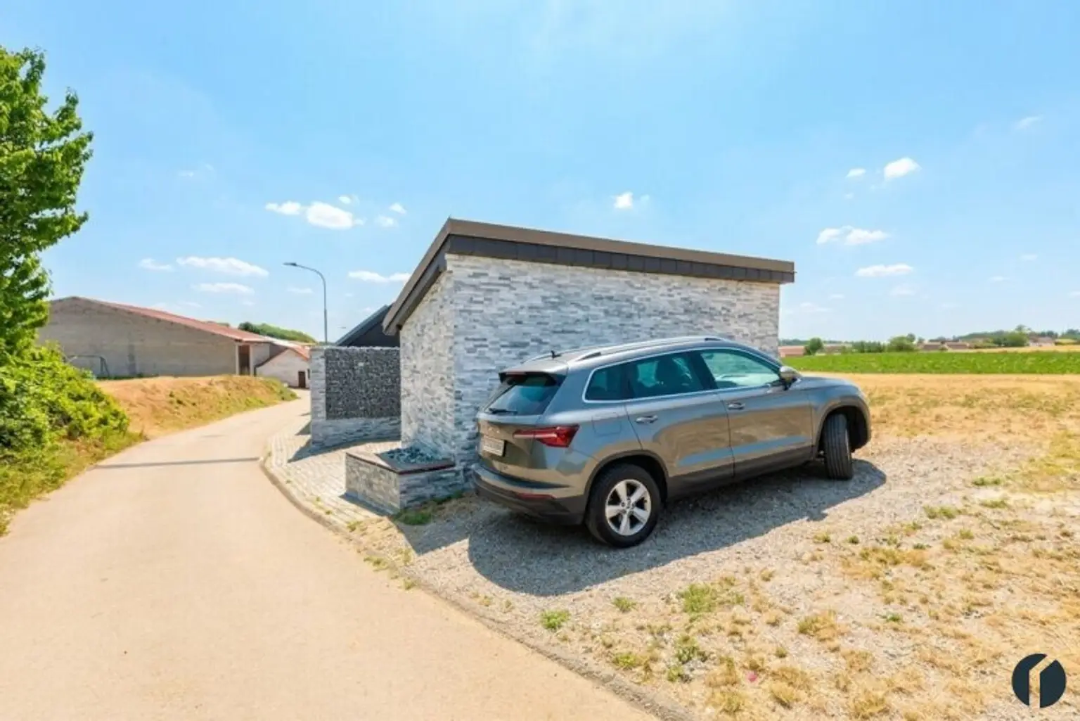 Parkplatz am Grundstück