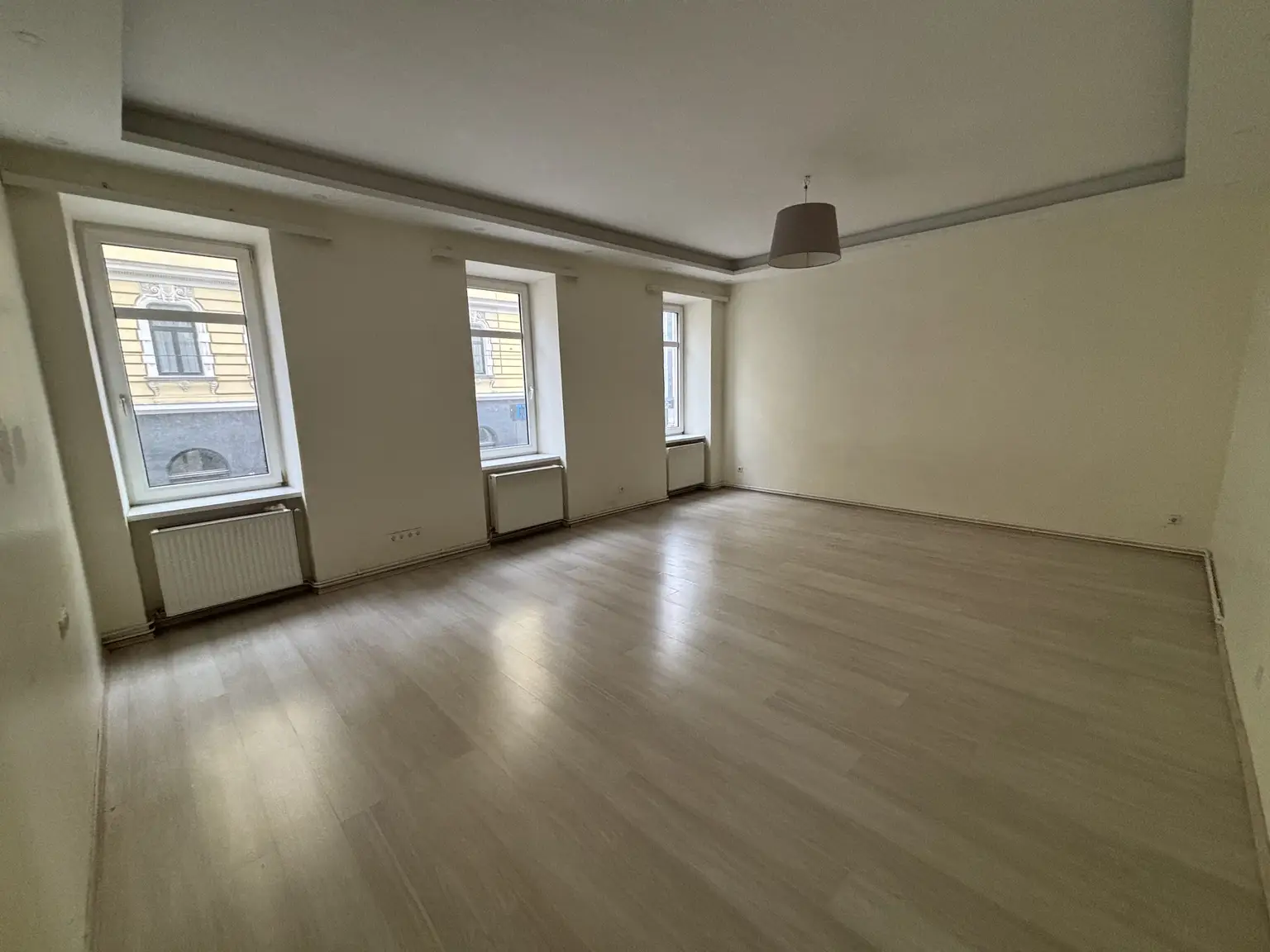 Großzügig geschnittene 3 Zimmer Wohnung in Toplage 1100 Wien Fussgängerzone !