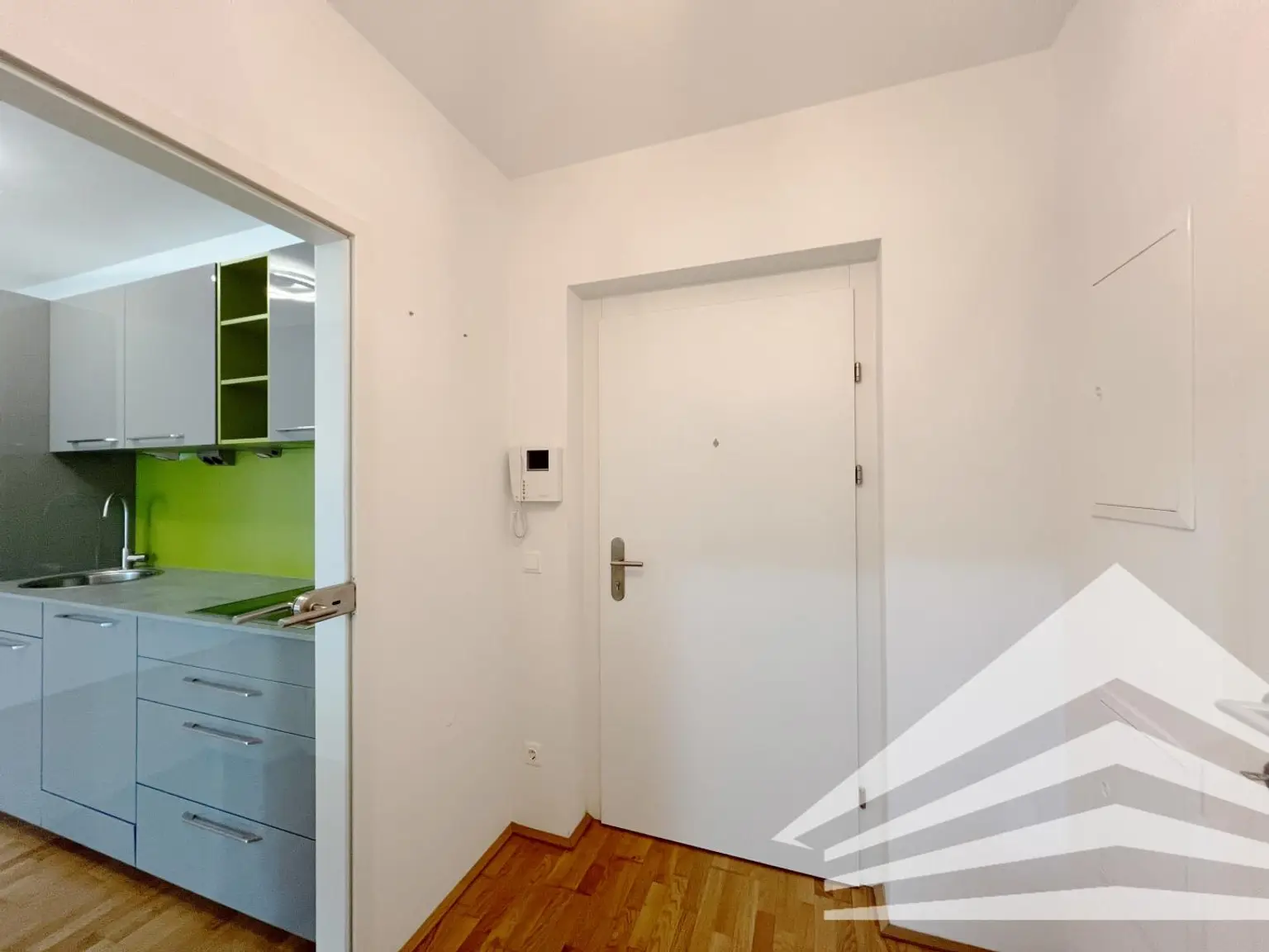 Teilmöblierte 2-Zimmer Wohnung mit Balkon am Linzer Winterhafen!