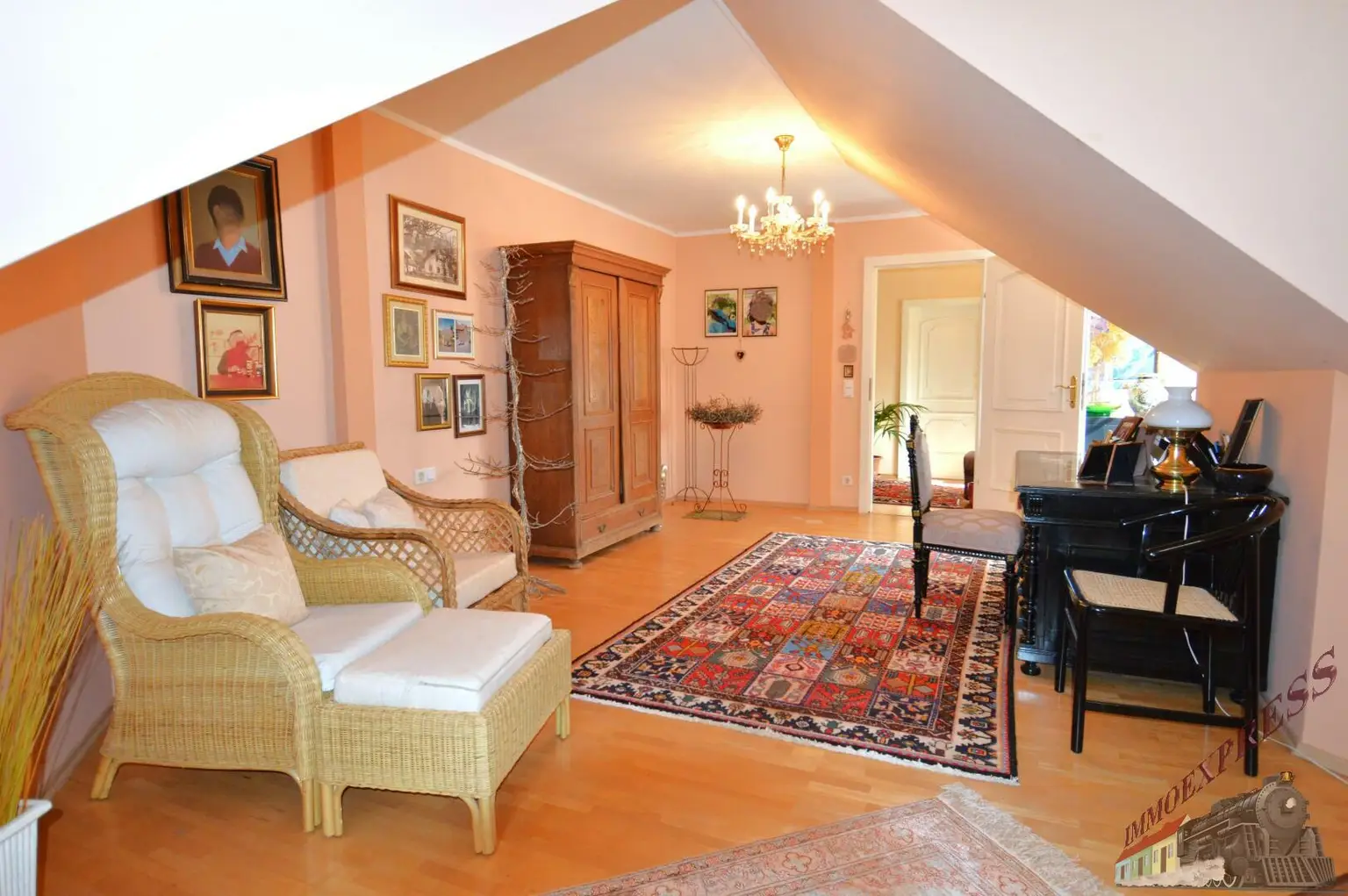 Repräsentatives Einfamilienhaus im italienischen Stil auf ca. 2.711 m²