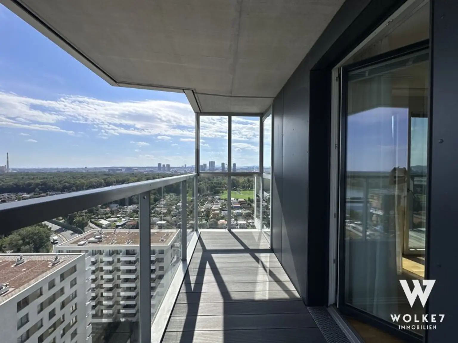 Exklusive 3-Zimmer-Residenz im Marina Tower – 16. Etage mit Donaupanorama