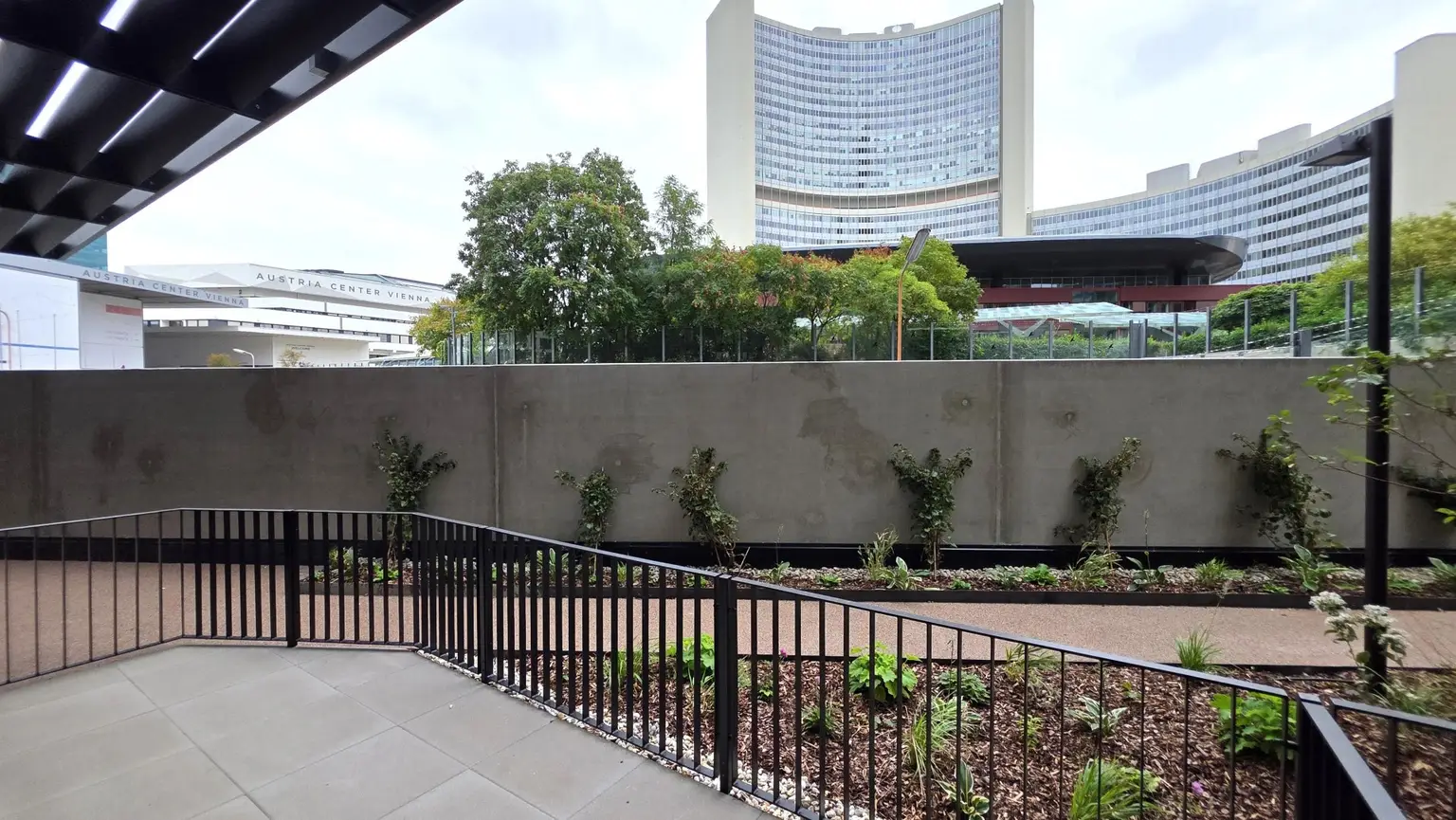 DC-FLATS: High-End-Apartment next UNO-City!! ERSTBEZUG!!