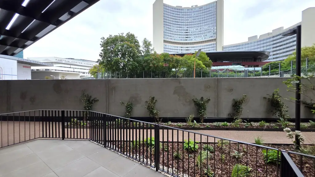 DC-FLATS: High-End-Apartment next UNO-City!! ERSTBEZUG!!