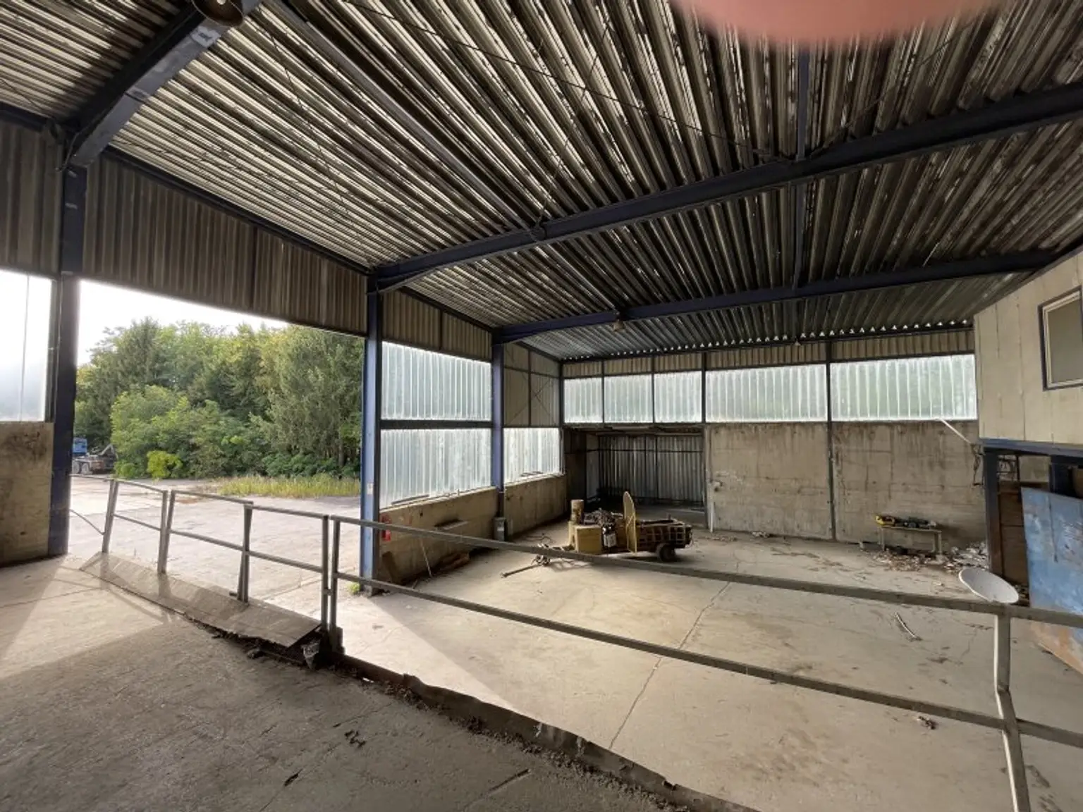 800 m² HALLEN FÜR LAGER/WERKSTATT UND 1.100 m² AUSSENFLÄCHEN NÄHE SIEGENDORF/EISENSTADT!