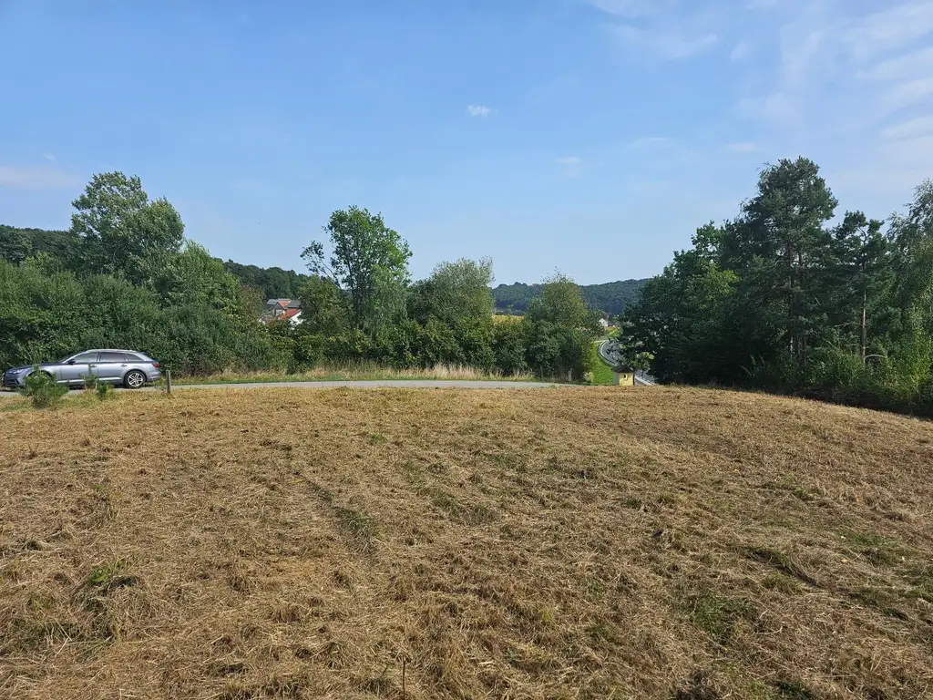 Voll aufgeschlossenes, sonniges Baugrundstück in Markt Hartmannsdorf