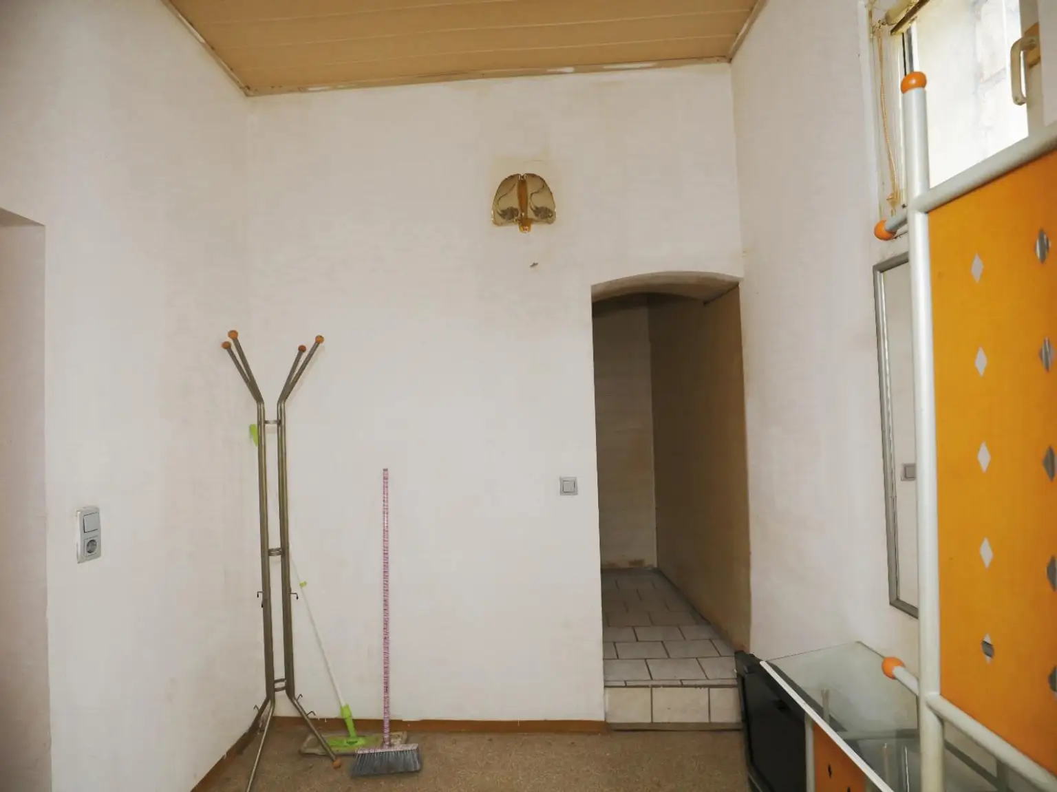 Renovierungsbedürftiges ZInshaus mit aureichend Parkplätzen im Trendbezirk Graz/Lend