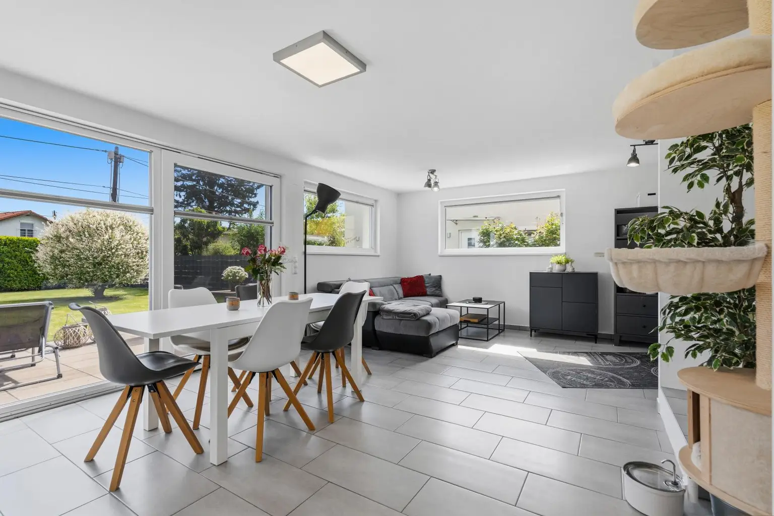 1 Wohnzimmer mit Blick in den Garten|EFH1220 Wien