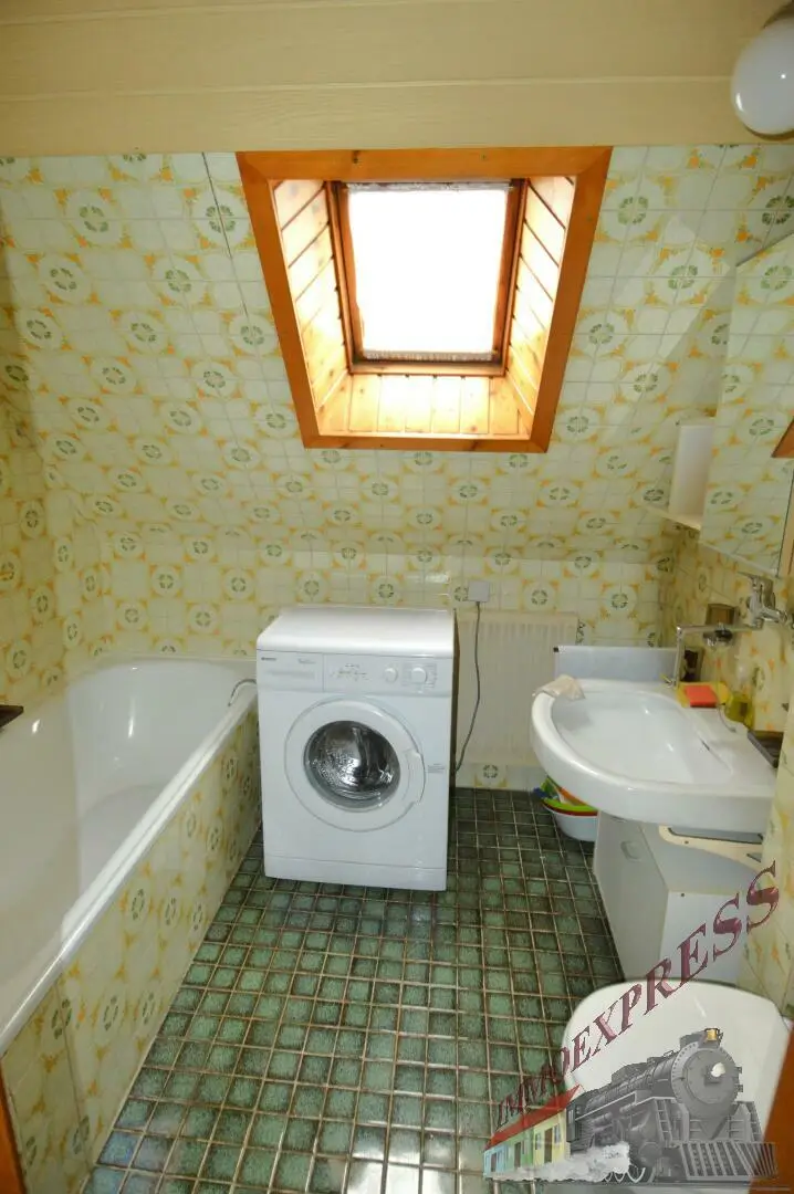 Ein-/ Zweifamilienhaus auf 1.490 m² mit Einliegerwohnung und Garage - Sackgasse