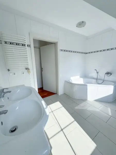 140 m2 große Drei-Zimmer Wohnung mit 40 m2 großer Dachterrasse! Neustiftgasse/ Sankt-Ulrich-Platz!