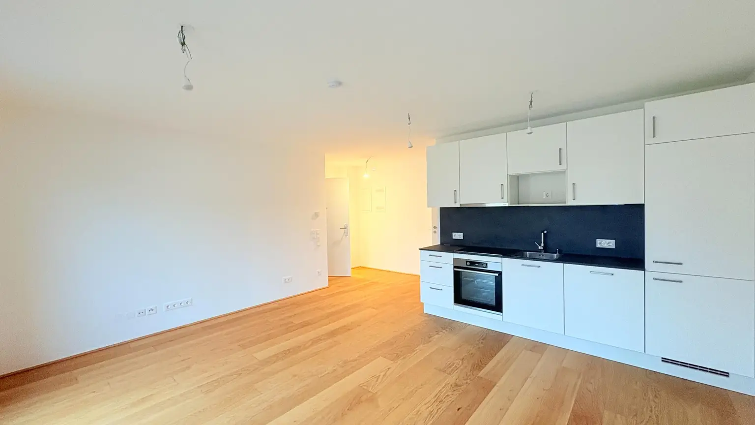 Tolle Wohnung statt Hinterholz, in deckengekühlter Ruhelage ca. 51m2, Stellplatz möglich und erwünscht!