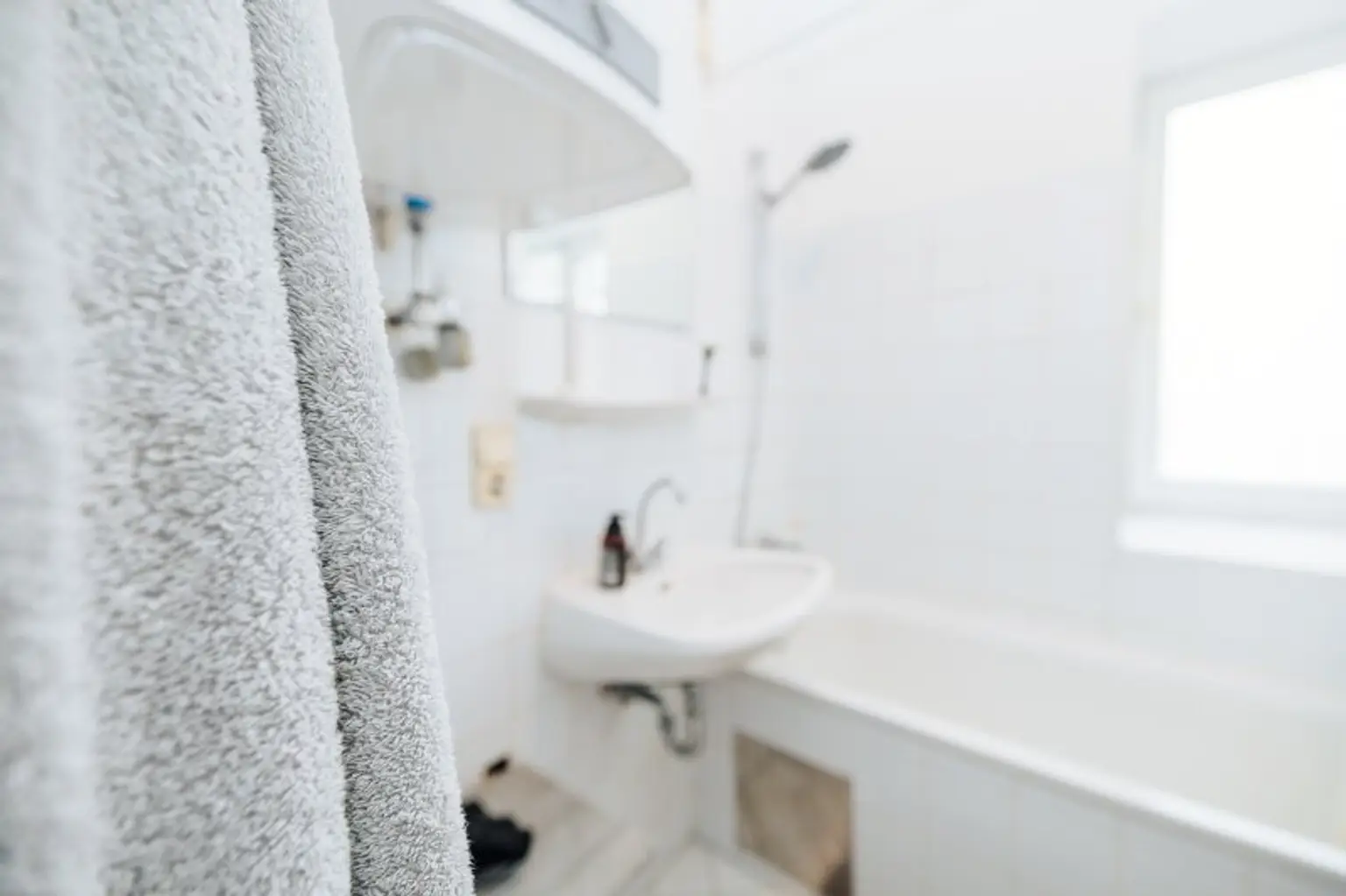AB 01. OKTOBER FREI I NÄHE ZENTRUM I LICHTDURCHFLUTET I BESTE LAGE I BADEWANNE I HAUSTIERE ERLAUBT I PROJEKT WOHNEN