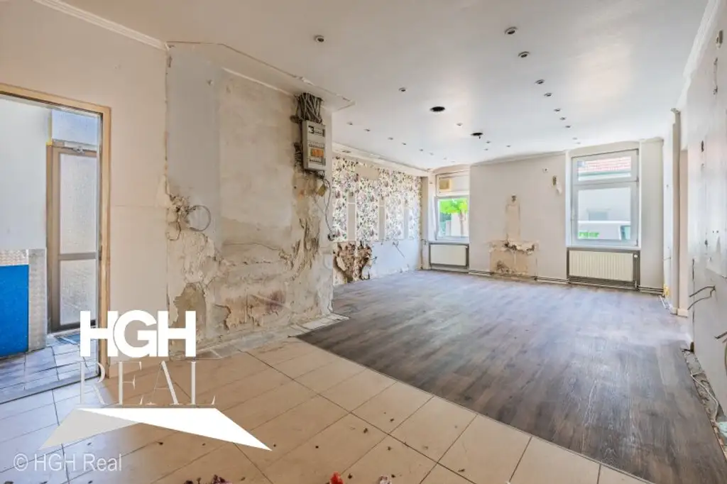 2325 Himberg Großes Grundstück mit heller beheizter HALLE, Außenfläche und bestandsfreiem Mehrparteienhaus mitten in Himberg