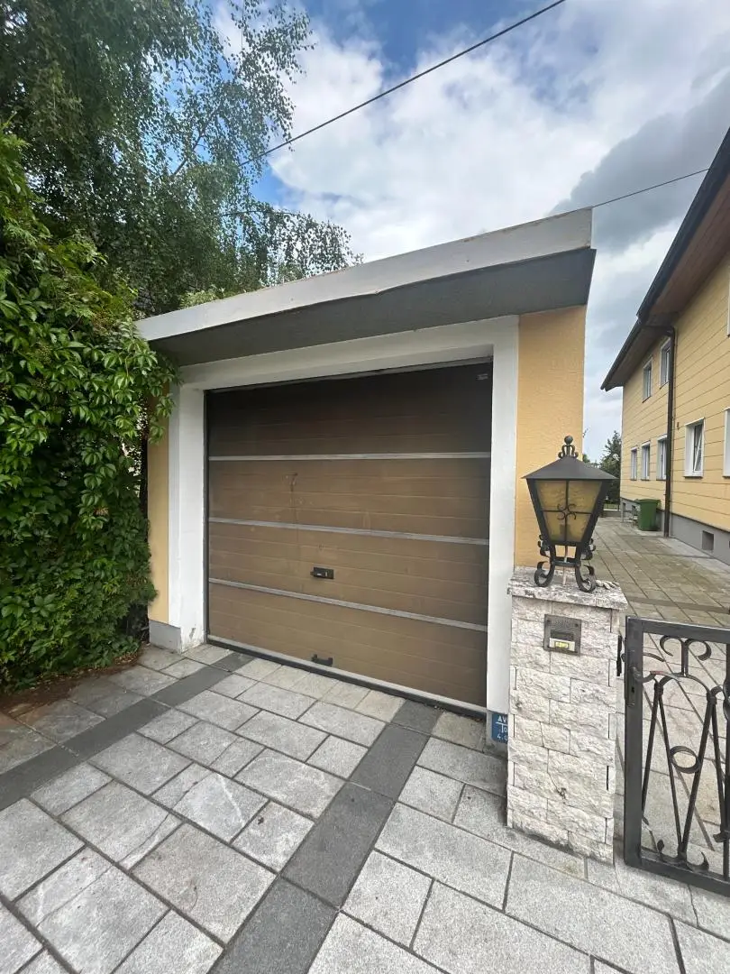 Großzügige Doppelhaushälfte inkl. Garage und sonnigem Gartenbereich
