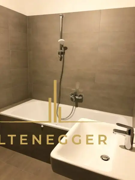 Helle 2-Zimmer Wohnung mit Terrasse im 3. Stock - für Singles oder Paare