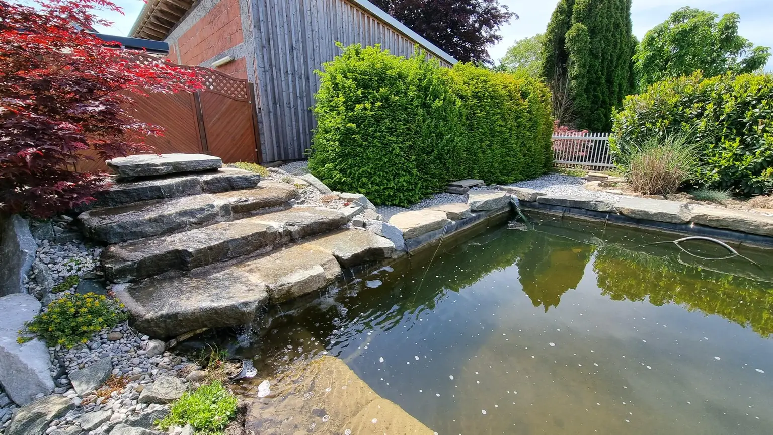 Charmanter Bungalow mit großem Garten, Photovoltaik & Teichanlage