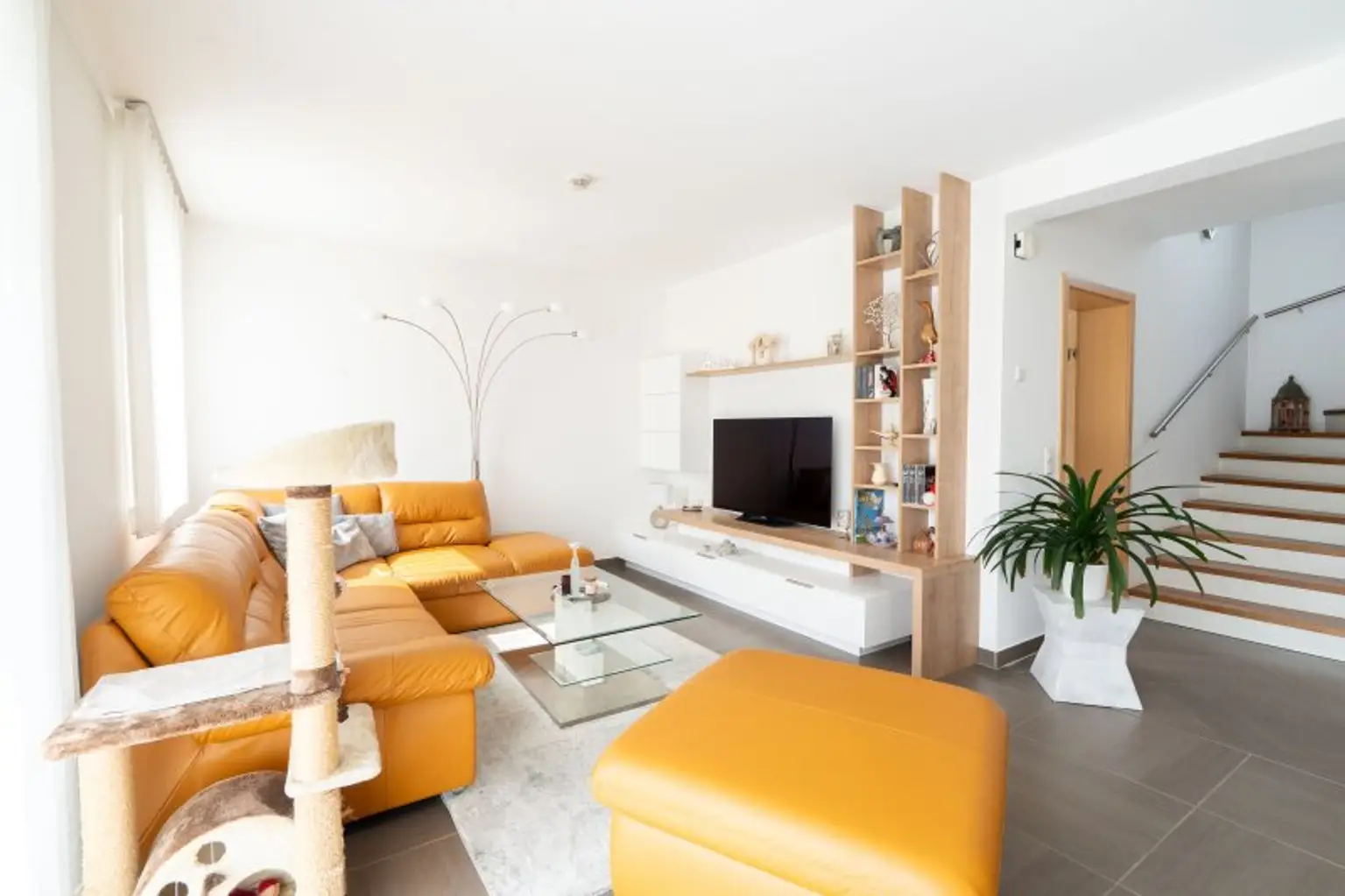 Traumhafte Doppelhaushälfte in Rutzing – Modernes Wohnen mit Pool, Kamin und großzügigem Garten!