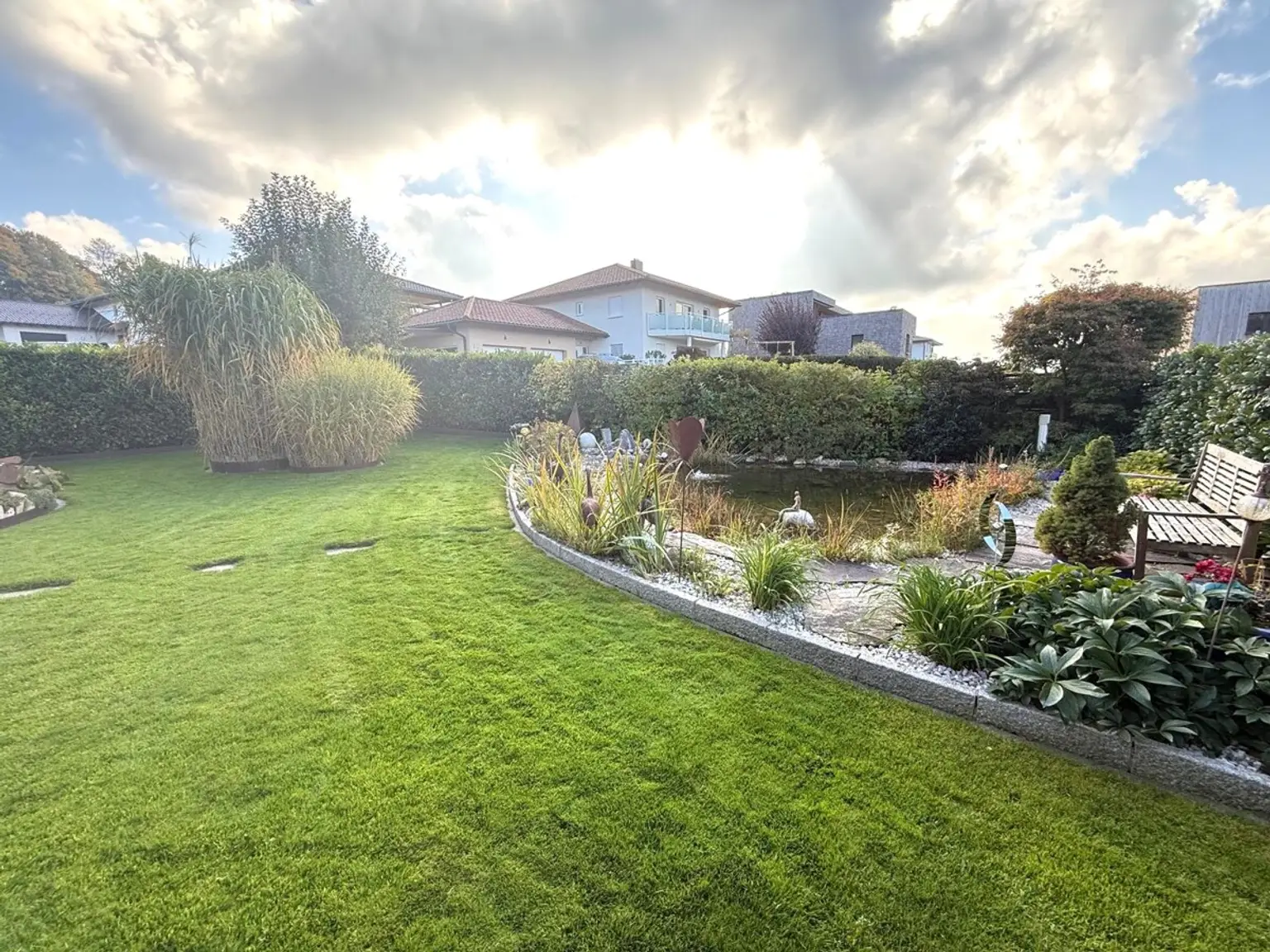 Design trifft Natur – Gartenwohnung mit Biotop-Charme