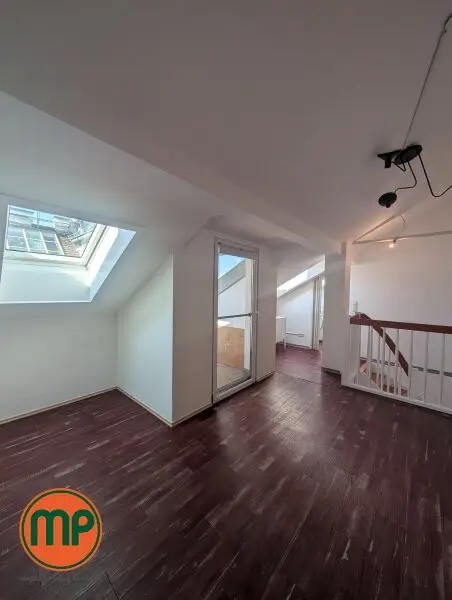 BESONDERE GELEGENHEIT: Maisonette DG-Wohnung mit Terrasse
