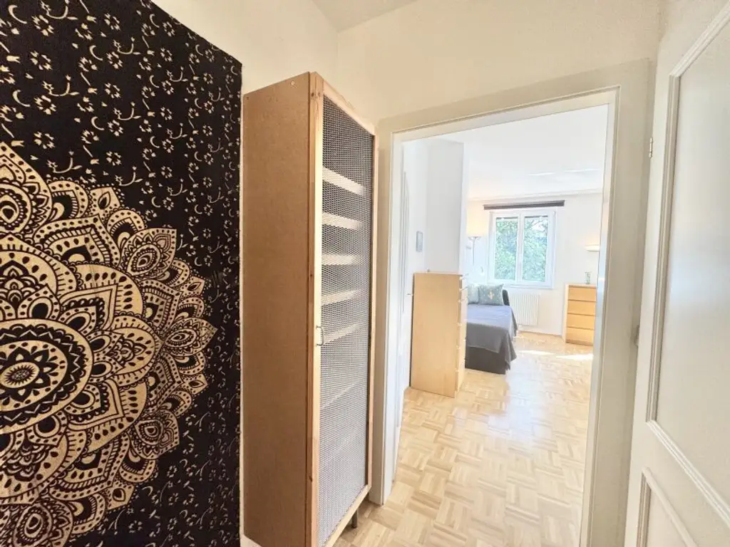 Helles, vollmöbliertes Studio in Ober St. Veit | Garagenstellplatz im Haus