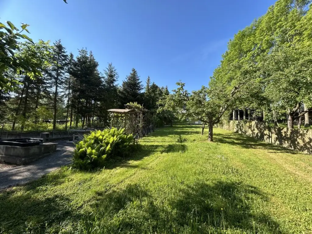 +++Charmantes Mehrfamilienhaus mit weitläufigem Naturgarten und vielseitigen Nutzungsmöglichkeiten!+++