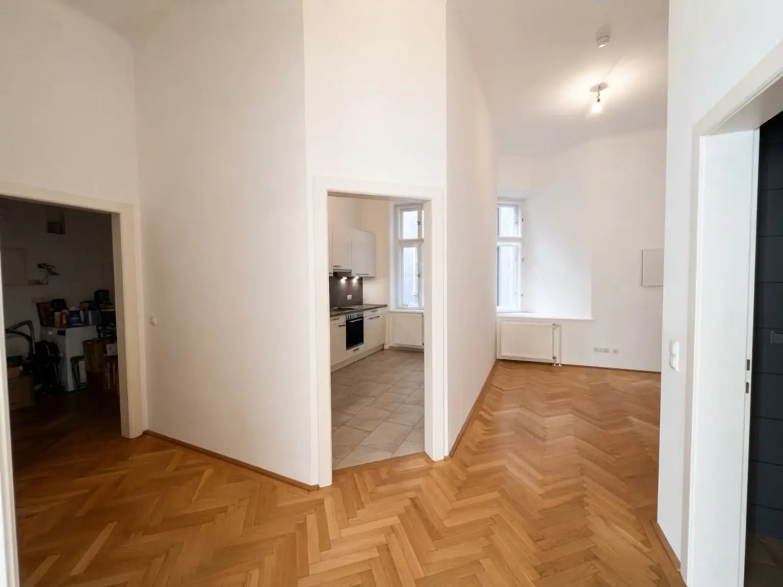UNBEFRISTET: Wohnen in Bestlage in einer ansprechenden 2-Zimmer Altbauwohnung