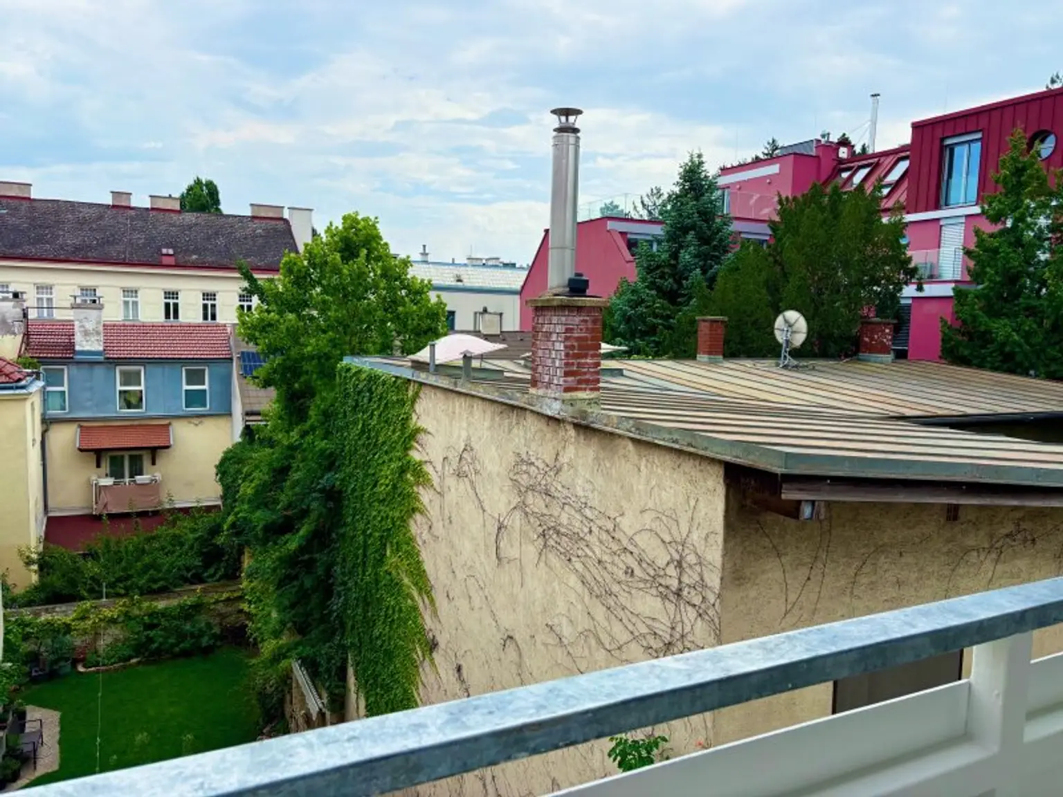 EIN TRÄUMCHEN! FRISCH SANIERT, HELL UND RUHIG MIT LOGGIA IM SCHÖNEN GERSTHOF