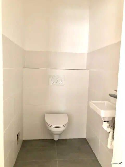 extra WC mit Waschbecken