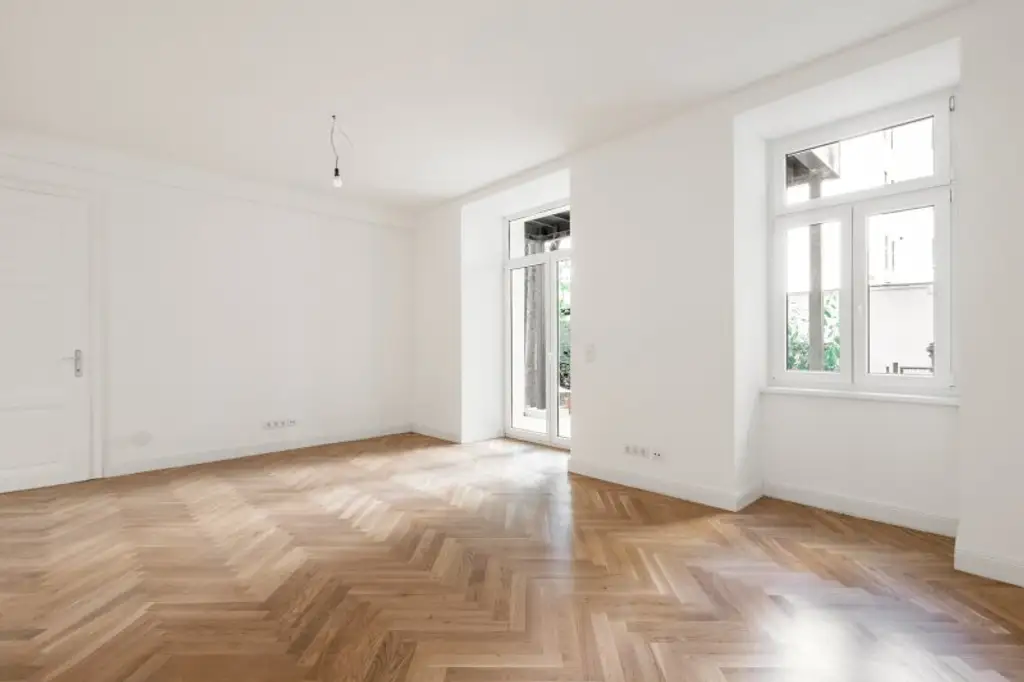 Traumhafte Gartenwohnung im Luxus-Altbau! Erstbezug mit 3-Zi. und 2 Terrassen!