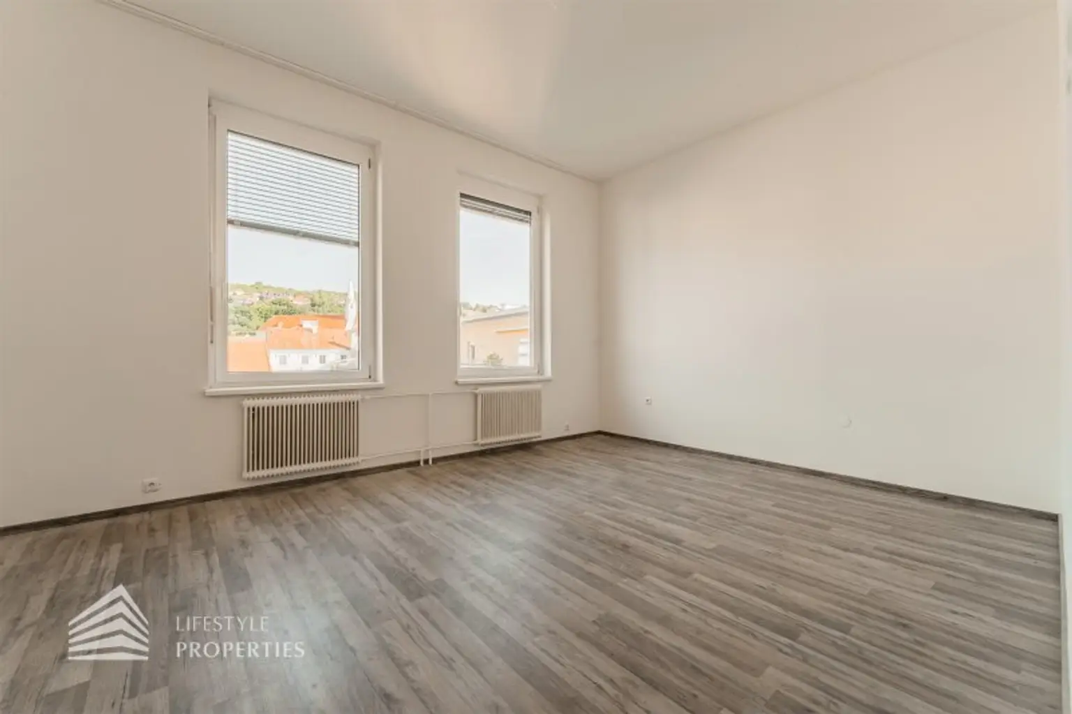 Helle 1-Zimmer Wohnung mit Terrasse in Krems an der Donau, Nähe Göglhaus