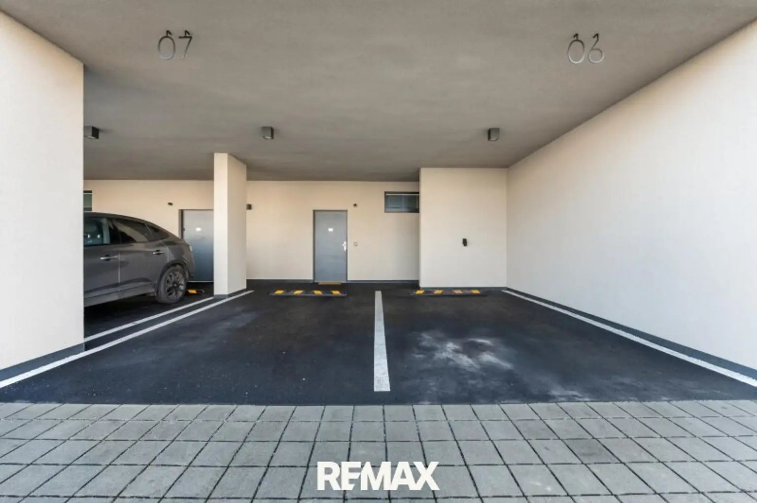 2 Carportplätze mit Ladeeinrichtung