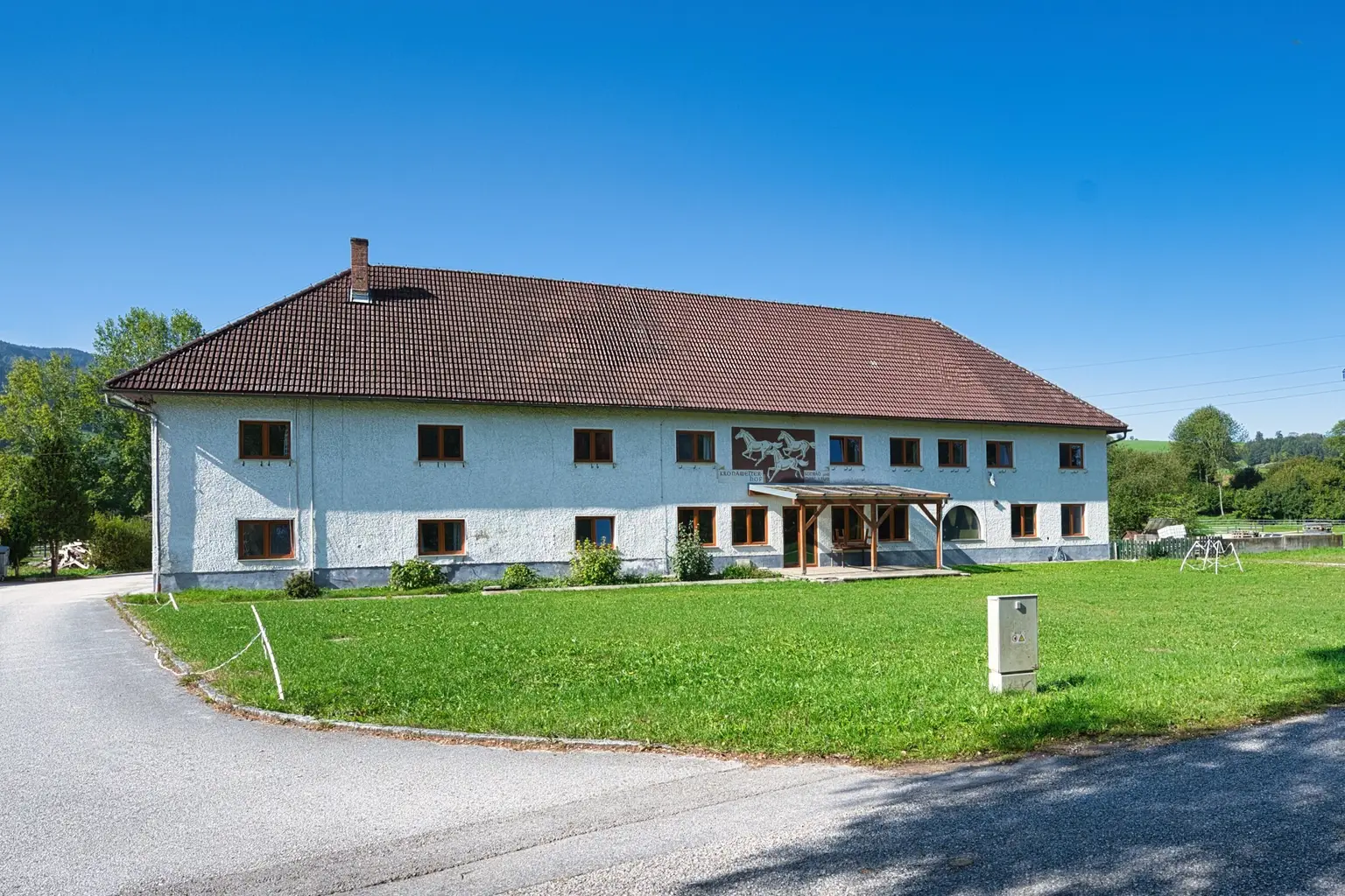 Reiterhof. Vierkanter. Wirtshaus. Zimmervermietung. Wohnungen. Natur.