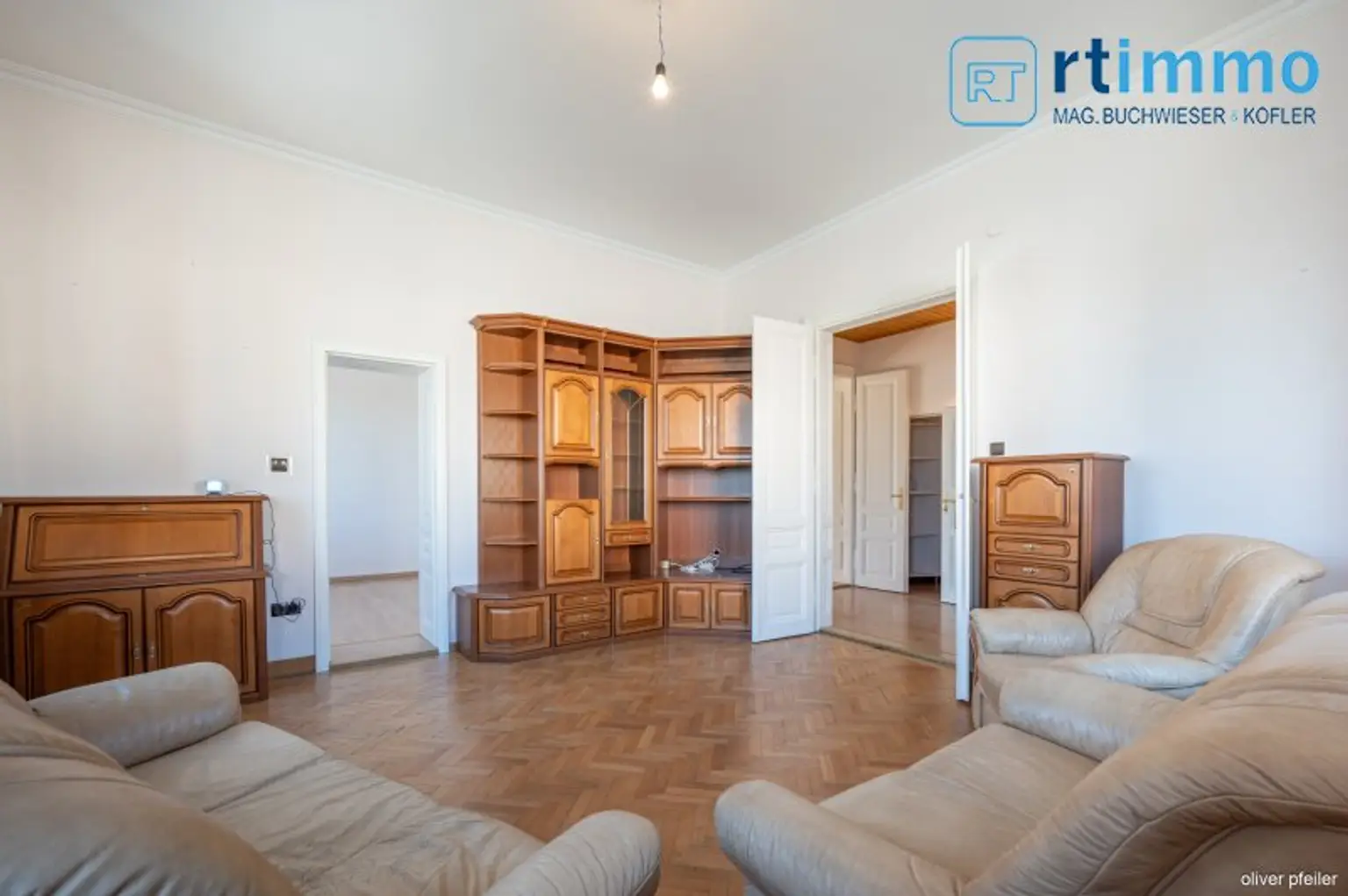 IHR FAMILIENDOMIZIL: KLIMATISIERTE GERÄUMIGE STADTVILLA MIT SCHÖNEM GARTEN, NEBENGEBÄUDEN UND SPIELPLATZ