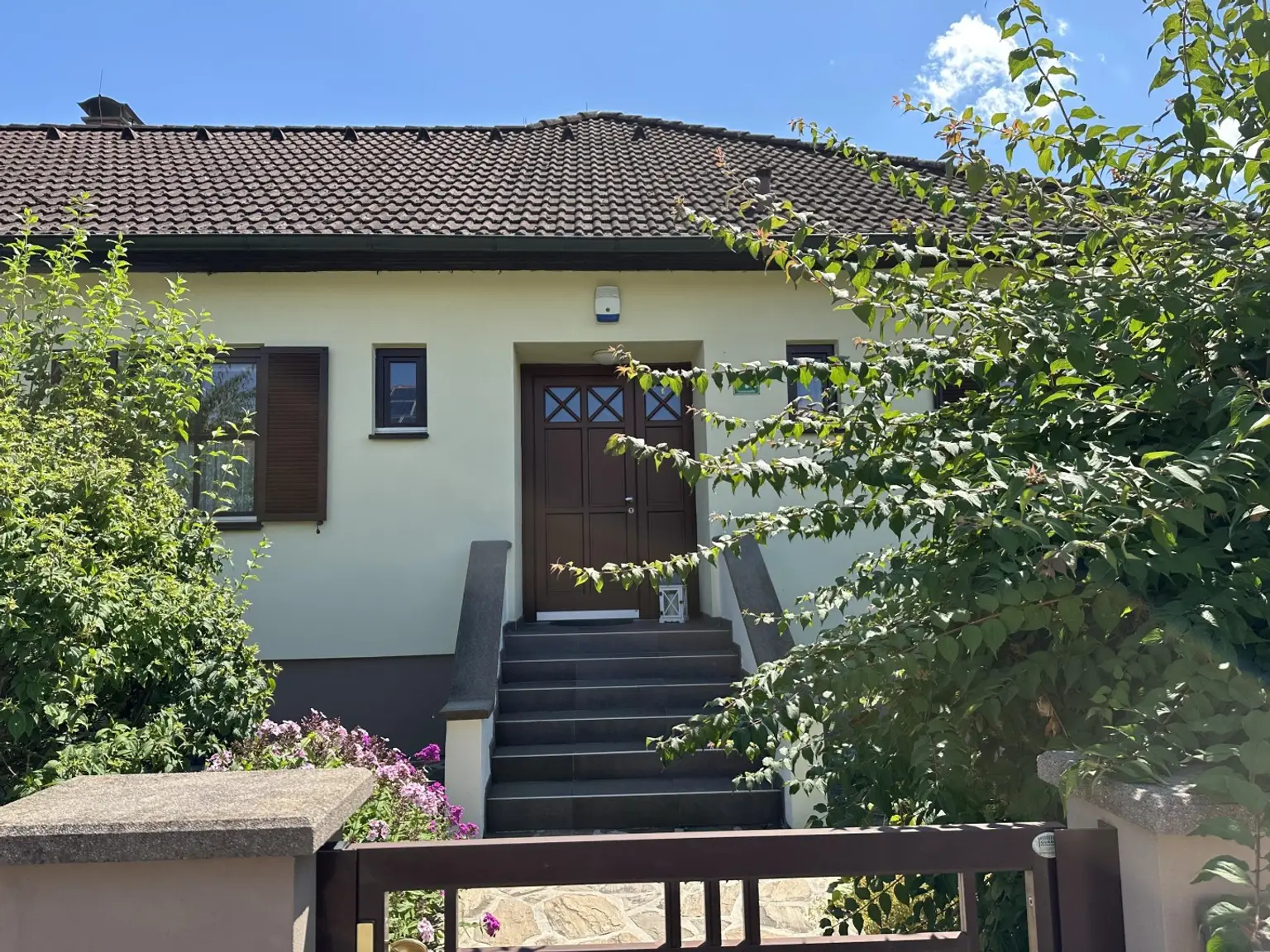 "Gepflegtes Einfamilienhaus mit Garten-Oase"