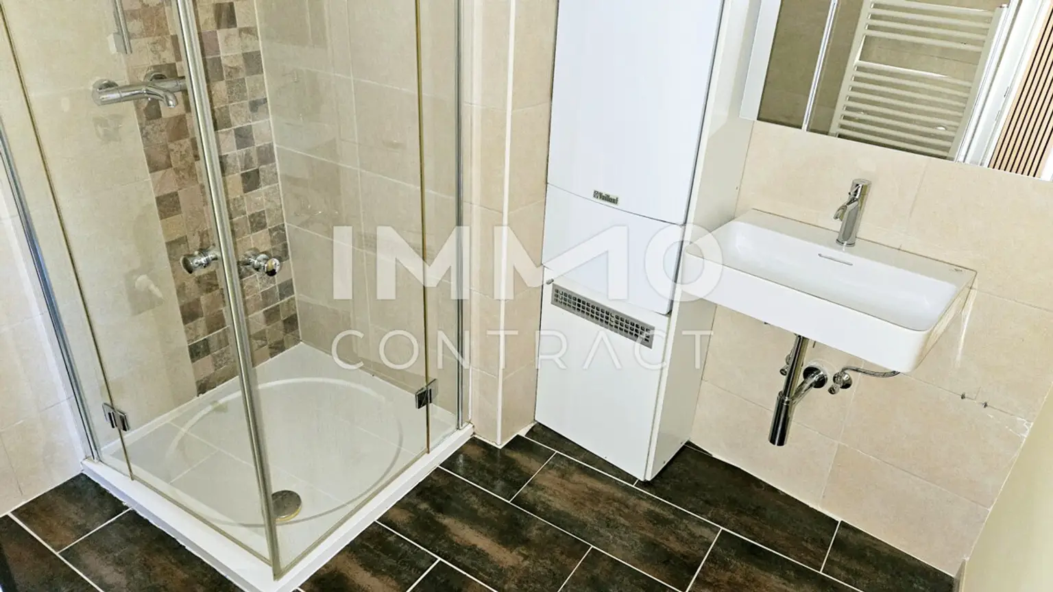 Geräumige, moderne 4-Zimmer-Wohnung mit zwei Bädern und großer Küche im Zentrum von Laxenburg