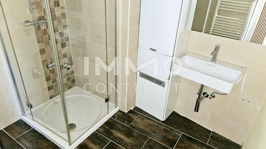 Geräumige, moderne 4-Zimmer-Wohnung mit zwei Bädern und großer Küche im Zentrum von Laxenburg