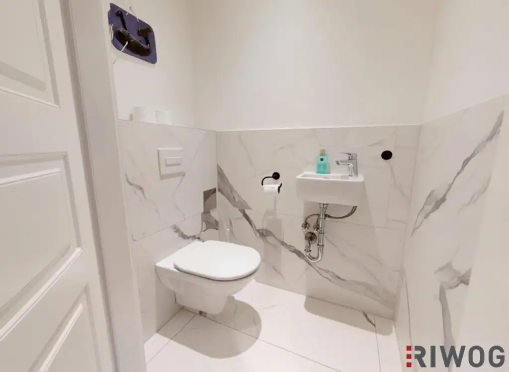 Wohnung mit touristischer Widmung nahe Schloss Schönbrunn | Prunkvolles 3-Zimmer Altbauapartment mit Loggia I 360° Rundgang