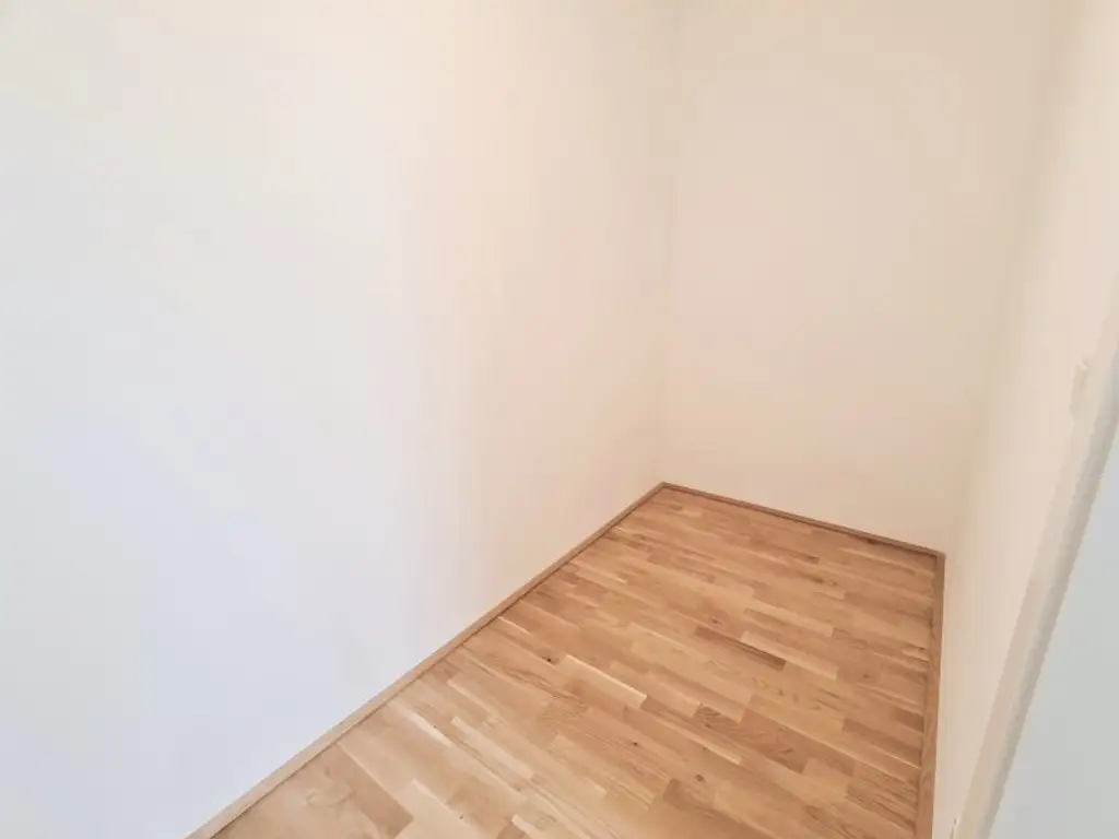 AB SOFORT BEZIEHBAR! Traumhafte Dachgeschosswohnung inkl. sehr großer Terrasse! Tolle Anbindung - U1 Kagranerplatz!