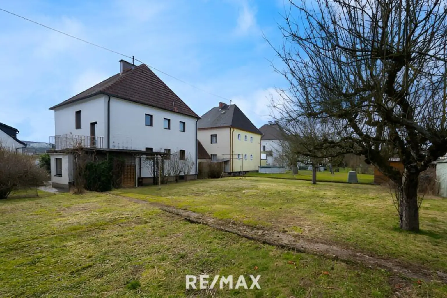 Außenansicht mit Garten 2