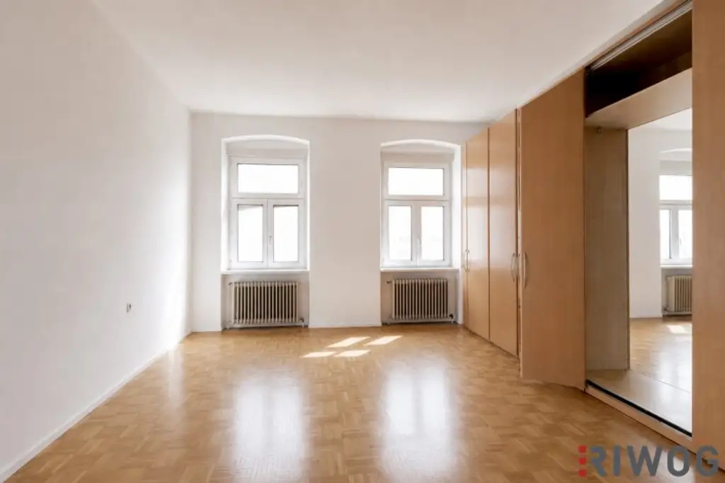 SANIERUNGSBEDÜRFTIG //  3. Stockwerk, nahe Burggasse-/Stadthalle (Top 21-23), 3 Zi.