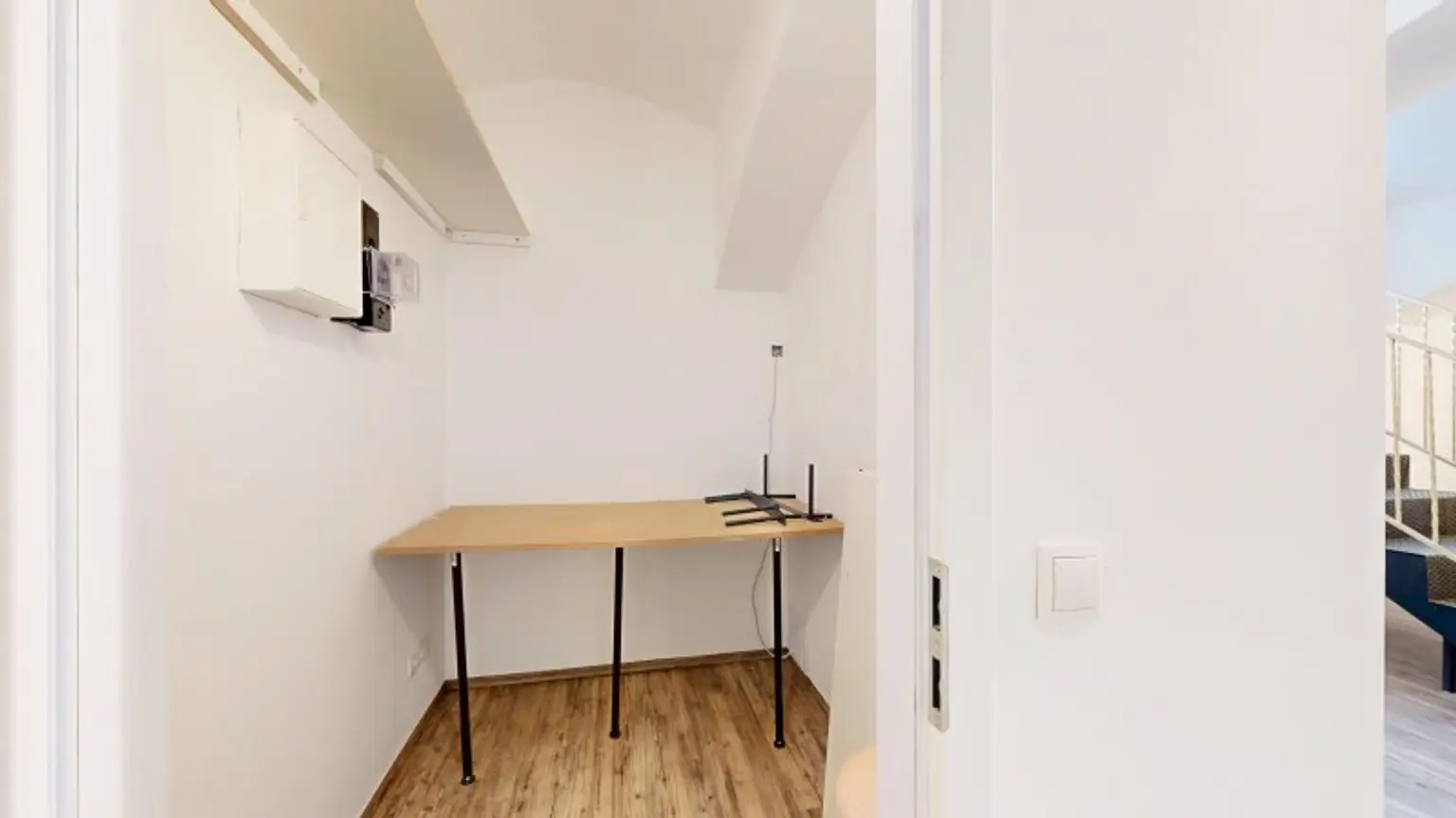 Renovierte, attraktive Werkstatt | 2 Zimmer - 80 m² | Küche & Badezimmer | Nähe Aumannplatz