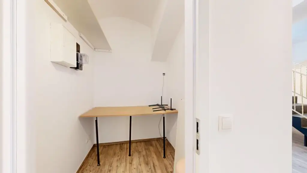 Renovierte, attraktive Werkstatt | 2 Zimmer - 80 m² | Küche & Badezimmer | Nähe Aumannplatz