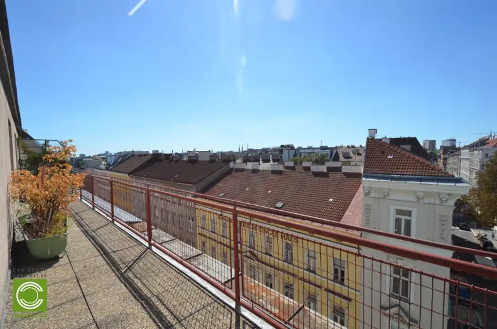 CHRISTOPH CHROMECEK IMMOBILIEN - 1090 WIEN - Renovierungsbedürftige Dachgeschoßwohnung mit Terrasse!